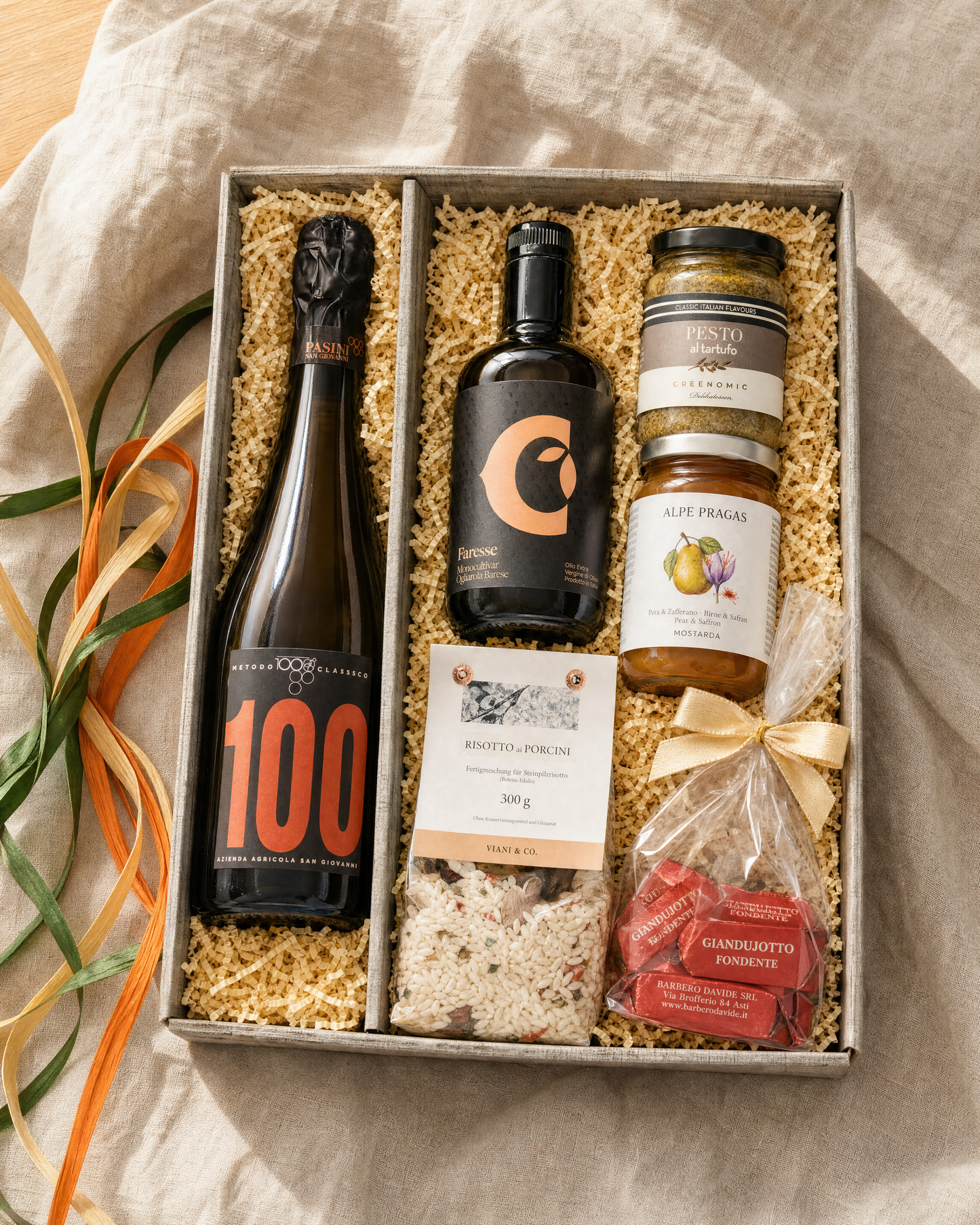 Grünes Gold – Gourmet Geschenkkorb von oben mit allen Produkten