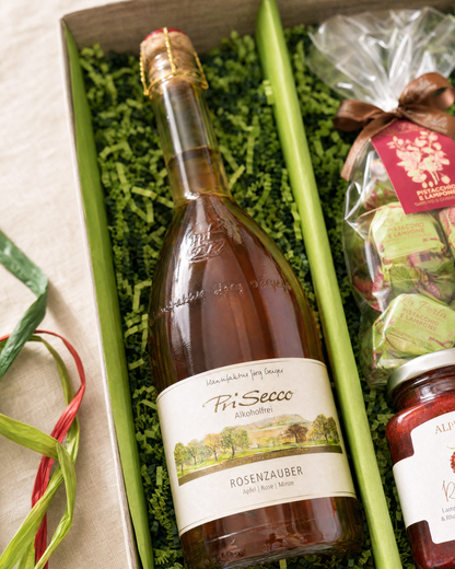 Manufaktur Jörg Geiger Prisecco Rosenzauber im Geschenkkorb Gourmet Geschenk Rosenzauber