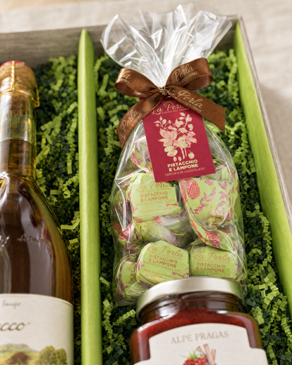 La Perla di Torino Tartufo Pistacchio e Lampone im Geschenkkorb Gourmet Geschenk Rosenzauber