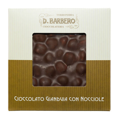 Gianduja-Schokolade mit ganzen Haselnüssen aus dem Piemont