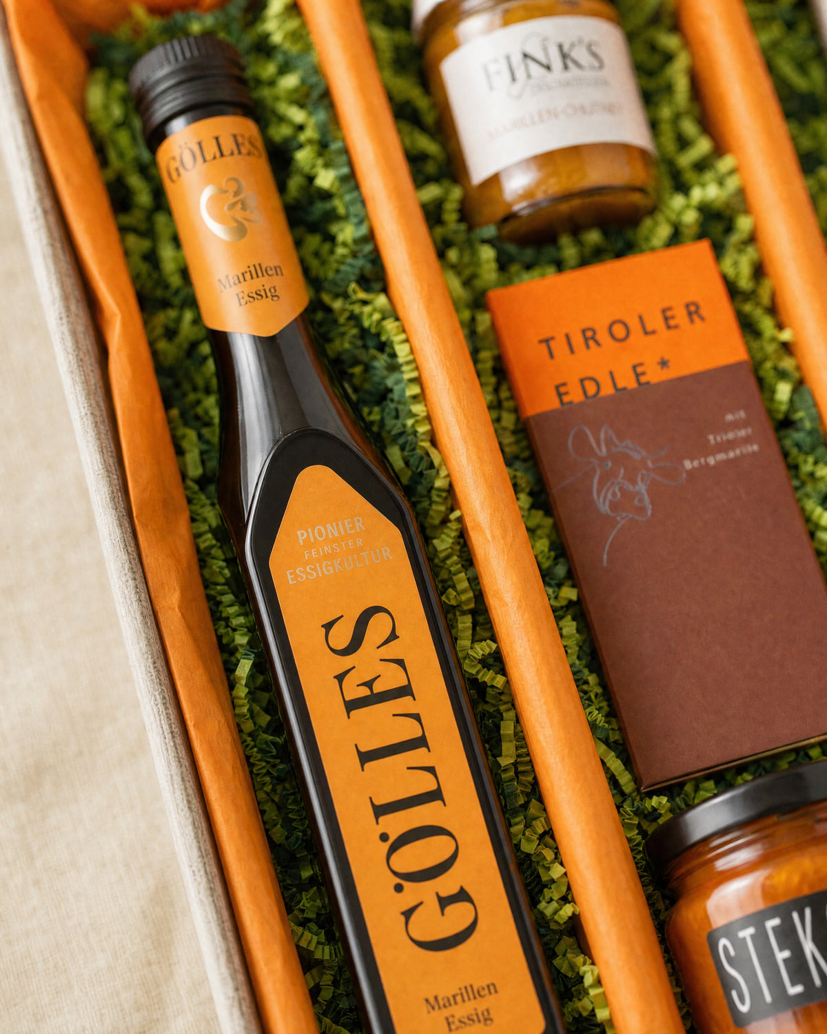 Gölles Marillen Essig im Geschenkkorb Gourmet Geschenk Marillenzauber
