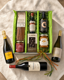 Eine Reise in den Süden – Geschenkkorb von oben mit allen Produkten